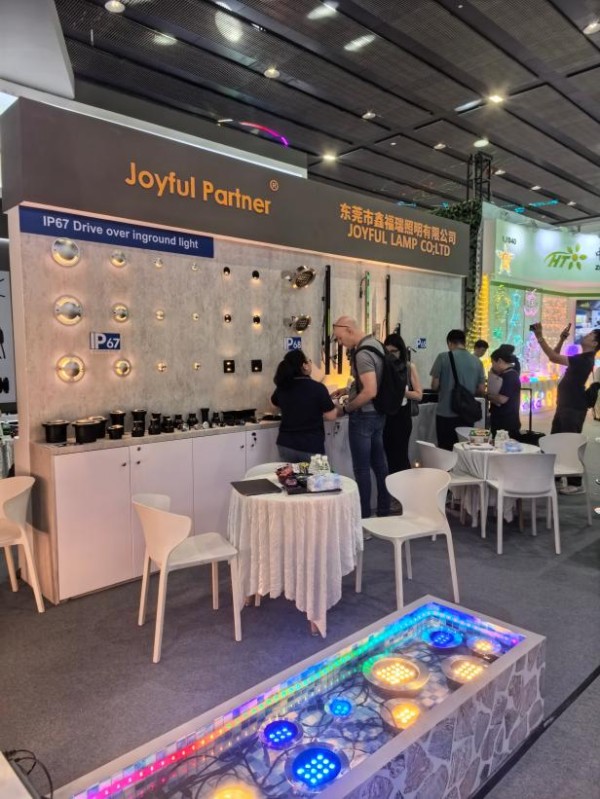 خاتمة ناجحة: رحلة Joyfullamp GILE 2026 للجودة والاتصال