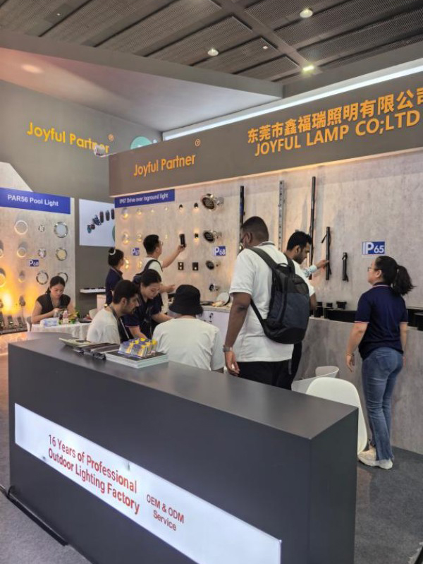 خاتمة ناجحة: رحلة Joyfullamp GILE 2026 للجودة والاتصال